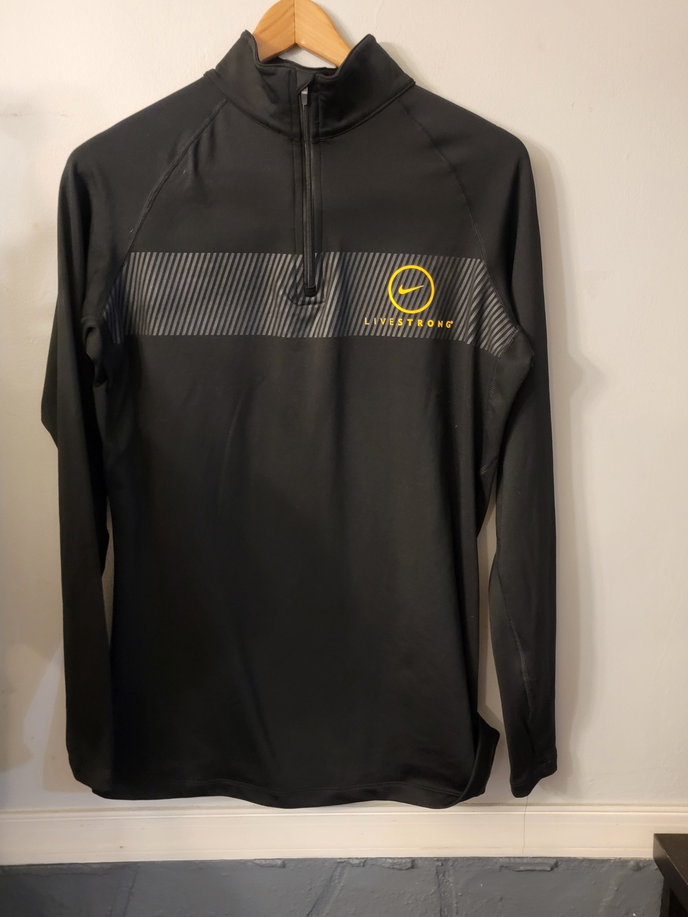 Nike Pro Combat Womens Compression Livestrong Black Pullover Size XL